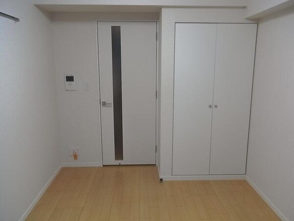 その他室内・内装(バルコニー側から見たお部屋)