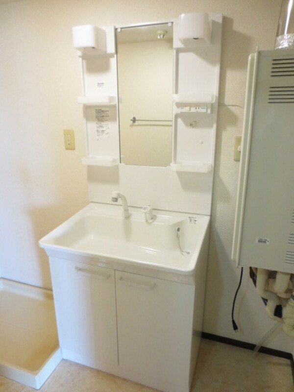 洗面(※同施工、別部屋参照)