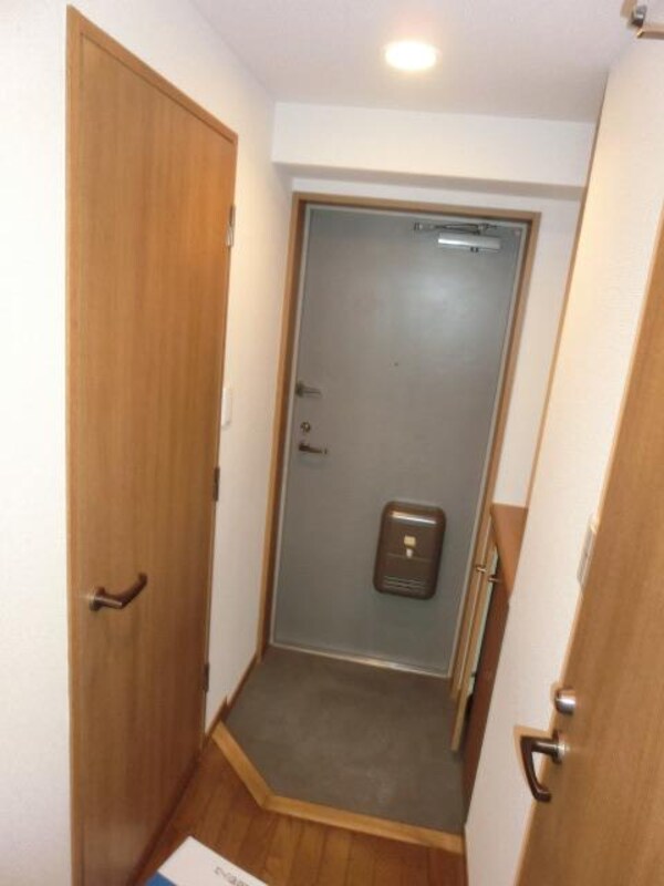 玄関(同施工別部屋参照。)