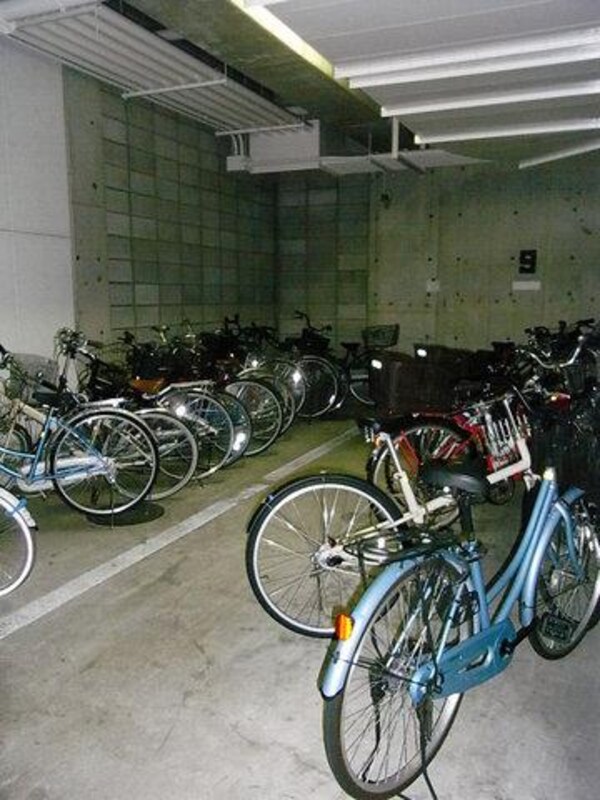 共有部分(入居者専用自転車置場)