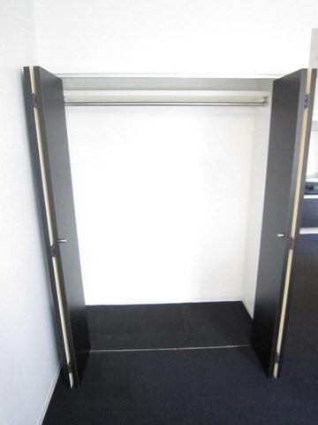 物件内観写真5　(クローゼット完備)