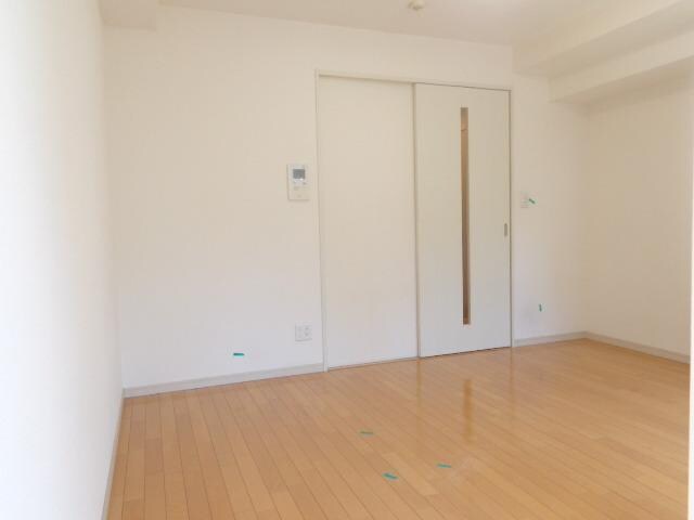 物件内観写真6　(洋室8帖)