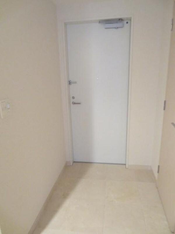 玄関(お部屋探しは株式会社　タウンハウジング　までお気軽にお問合…)