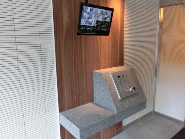 エントランス(★防犯カメラ付きオートロック★)