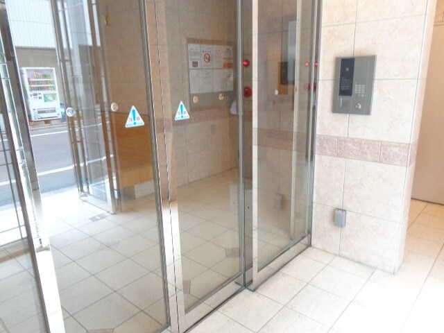 物件内観写真14　(オートロック完備)