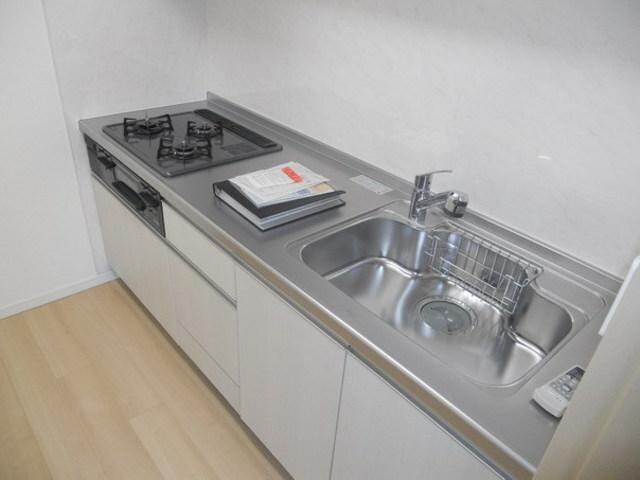 物件内観写真3　(★３口ガスコンロ付きシステムキッチン★)