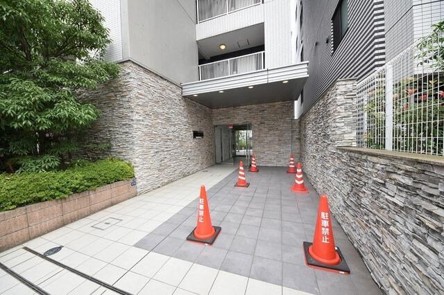 物件内観写真5　(エントランス)