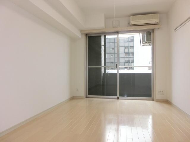 物件内観写真2　(リビング/居室)