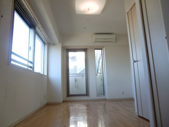 物件内観写真2　(☆二面採光で明るいお部屋☆)