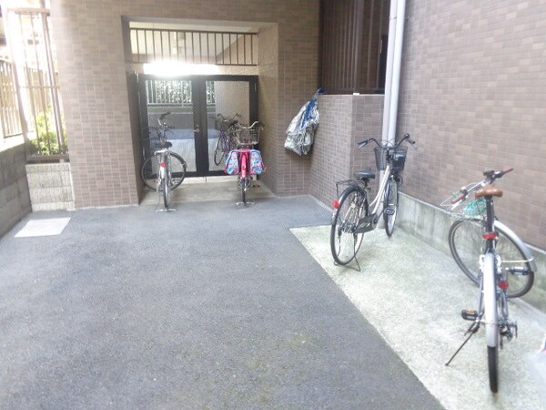 共有部分(駐輪場・バイク置場)