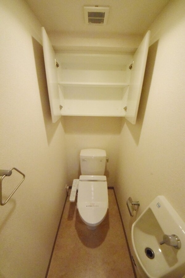 トイレ(収納・手洗い場あります)