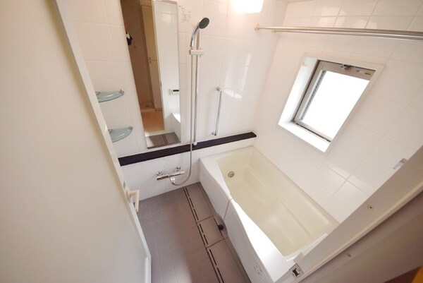 バス／シャワールーム等(浴室乾燥機・追い焚き付きバス（参考写真）)