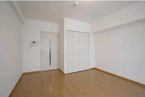 寝室(洋室フローリング)