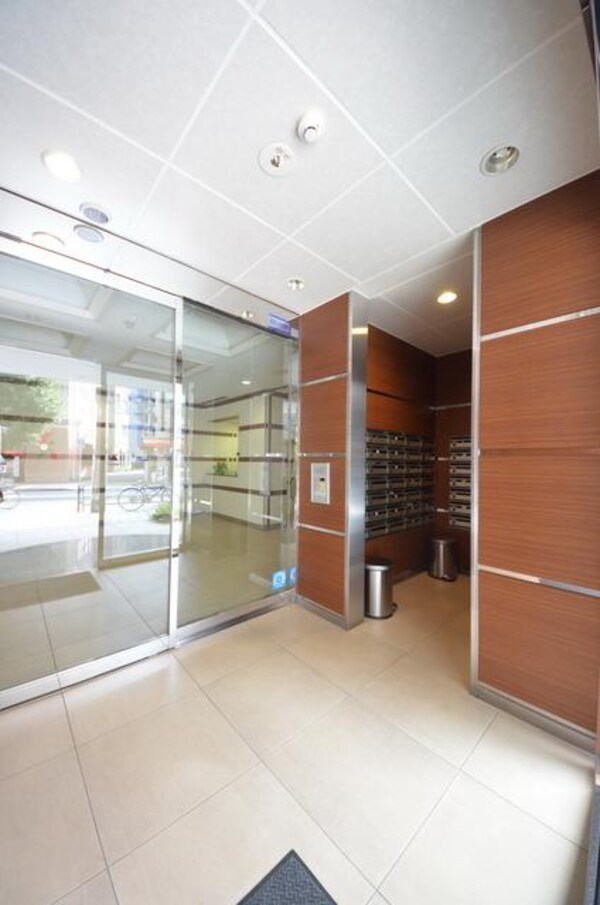 エントランス(★共用部もしっかり管理されています★)