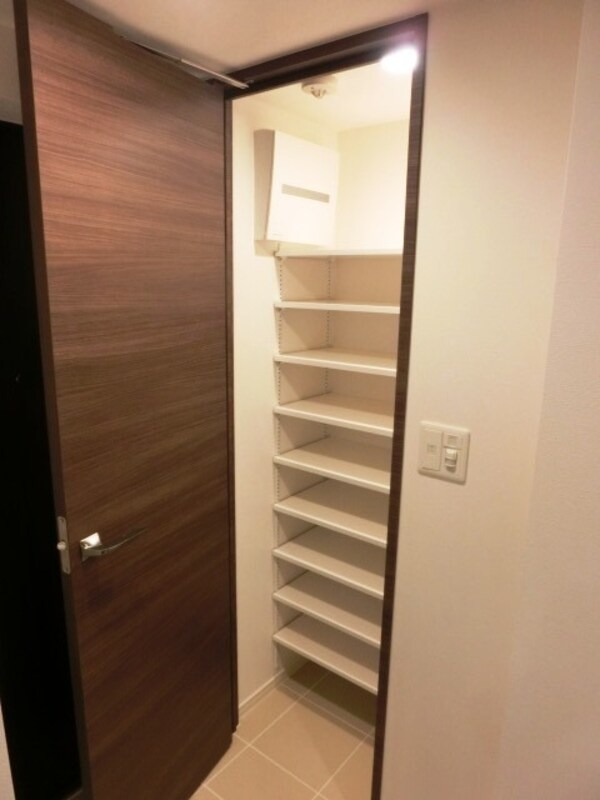 設備(シューズボックス)