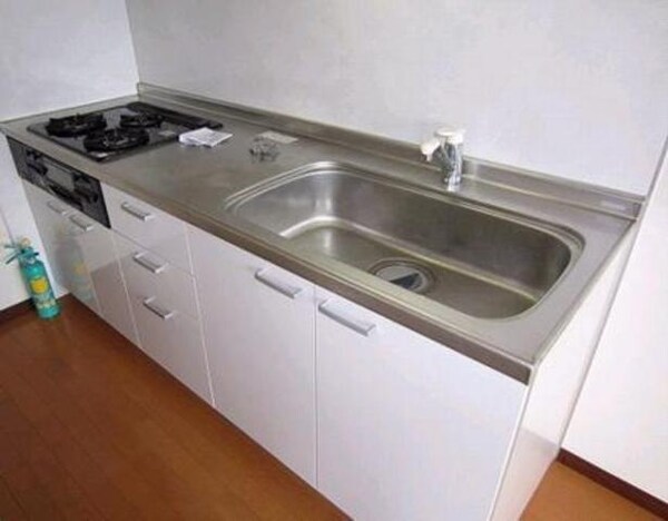 キッチン(３口ガスコンロシステムキッチン)