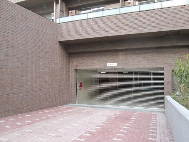 物件内観写真6　(☆地下駐車場が御座います☆)