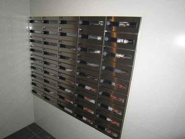 エントランス(メールボックス)