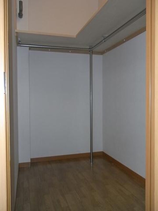 設備(たっぷり収納のウォークインクローゼット)