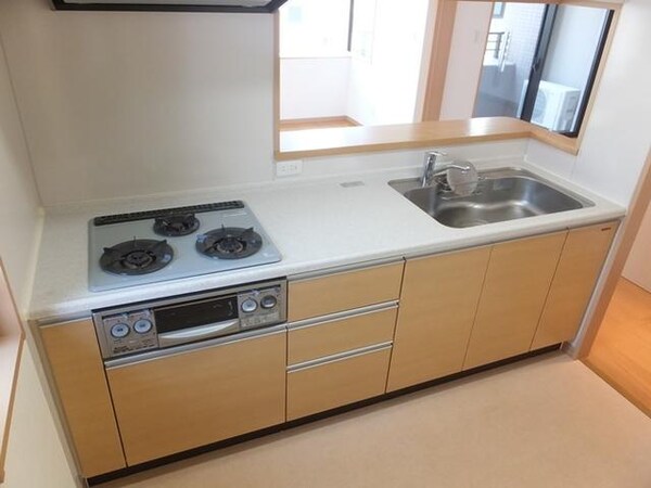 キッチン(３口ガスシステムキッチン)