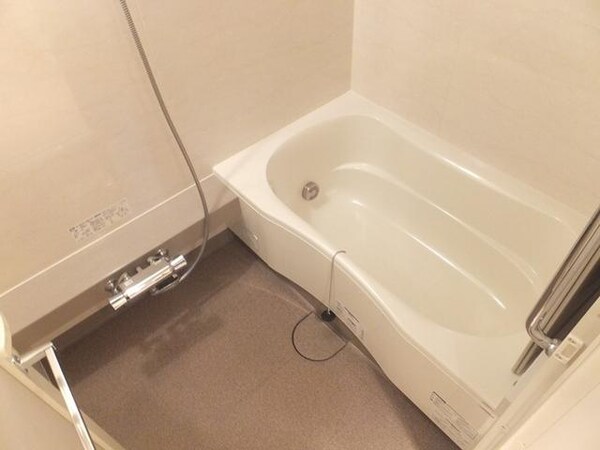 バス／シャワールーム等(追炊き・浴室乾燥機付)