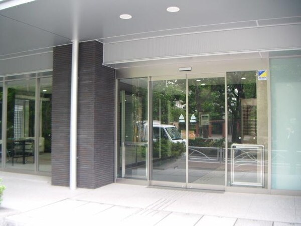 エントランス(部屋探しは株式会社　タウンハウジング　までお気軽にお問合せ…)