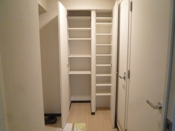 玄関(収納)