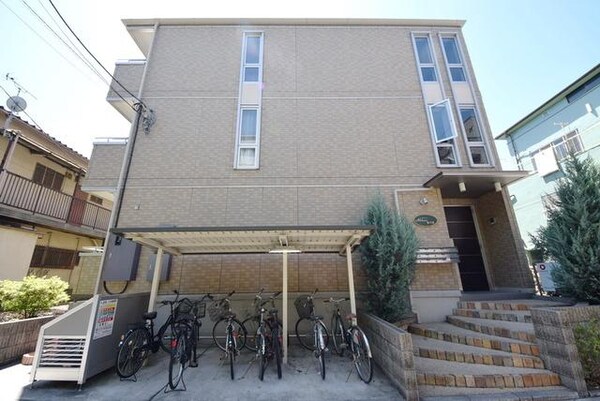 外観(周辺は閑静な住宅街です)