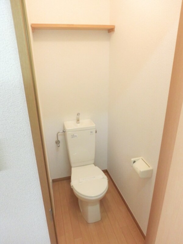 トイレ(上部収納棚付き)