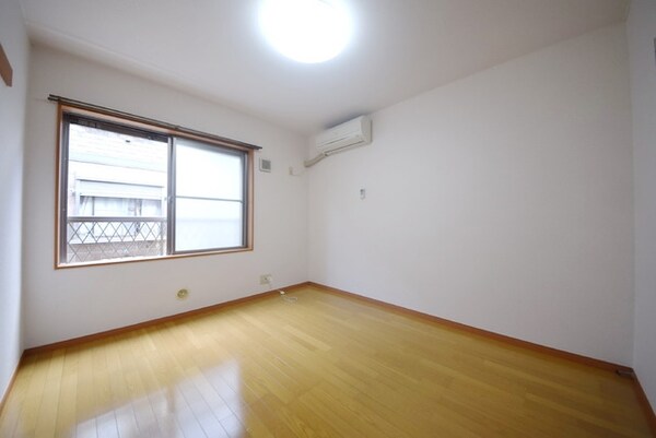 リビング・居室(エアコン付きの洋室です)