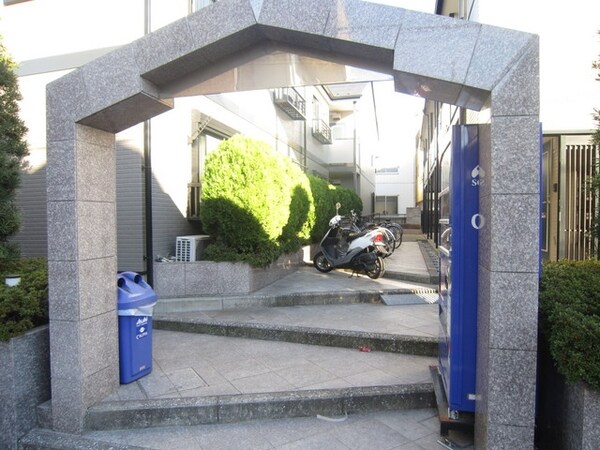 エントランス(瑞江駅徒歩１５分)
