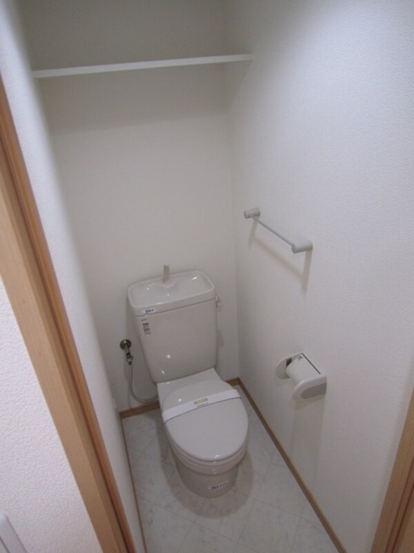 トイレ(上部棚有り)