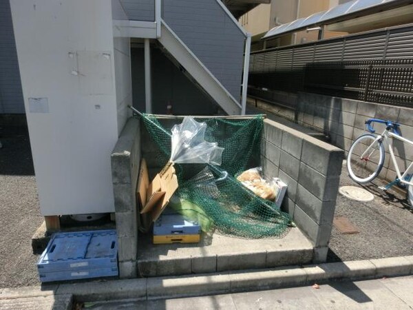 その他(敷地内ごみ置き場)