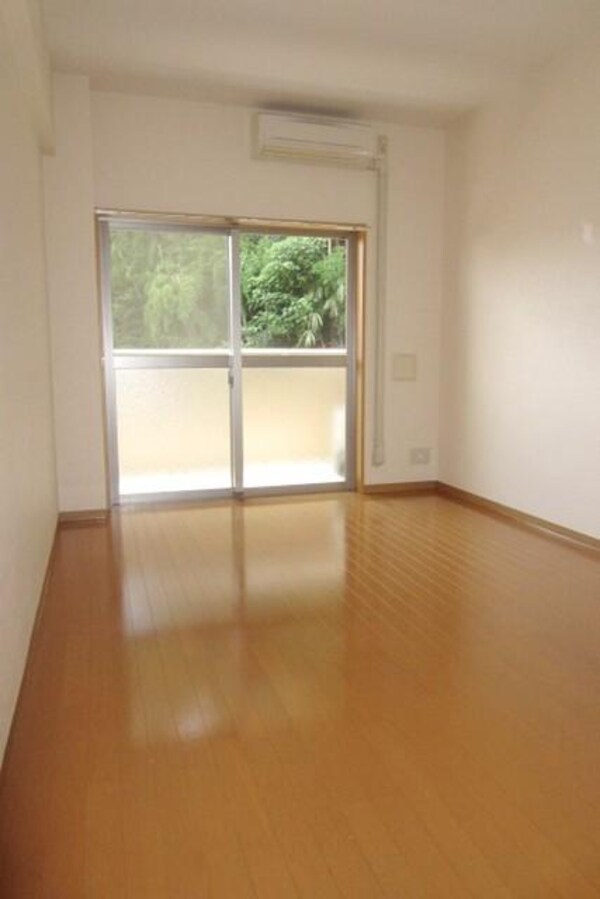 その他室内・内装(ゆったり７，５帖のお部屋ですよ)