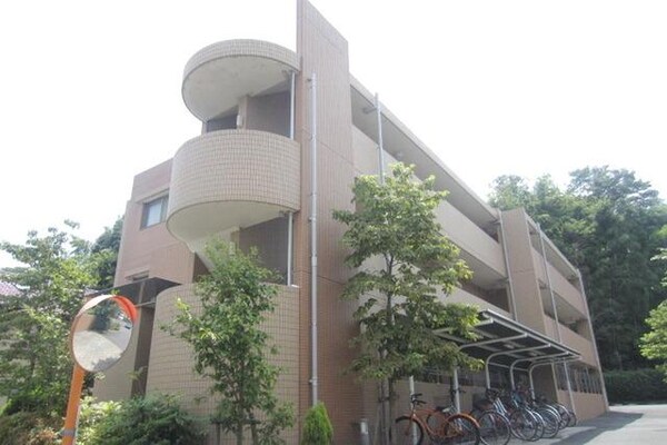 外観(オートロック付き、タイル貼りの綺麗なマンション。)