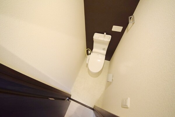 トイレ(白を基調とした清潔感のあるトイレです)