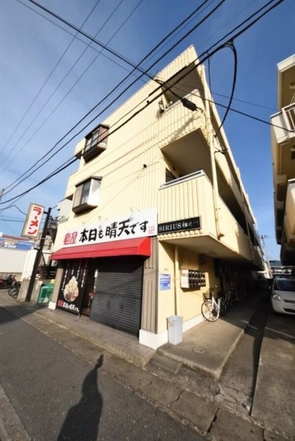 外観(1階に店舗が入ってます)