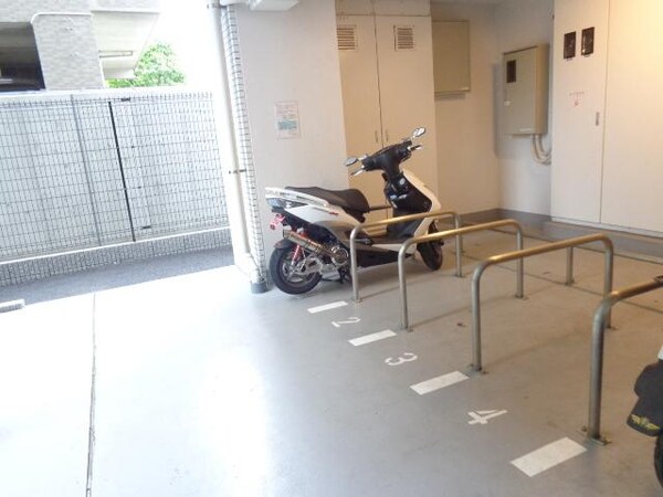 その他(バイク置場)