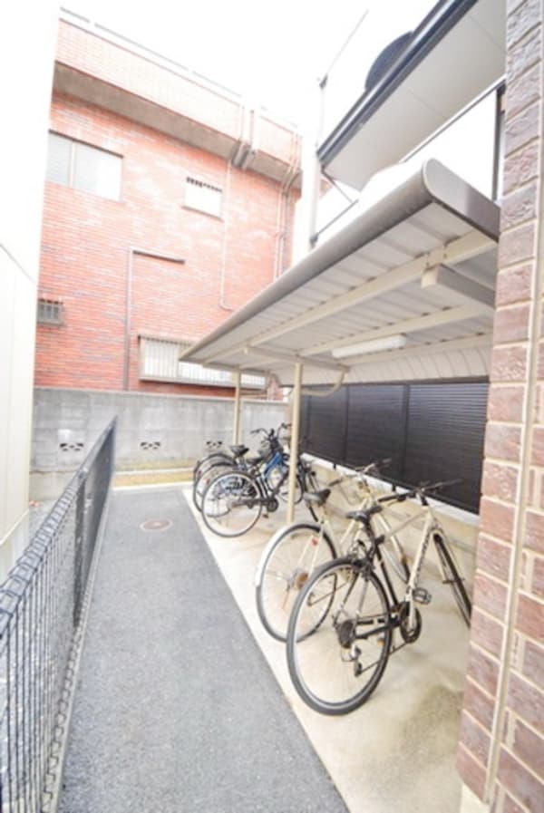 その他(屋根付き駐輪場)