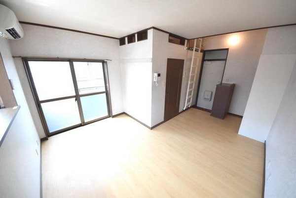 リビング・居室(☆明るい居室。角部屋です☆)