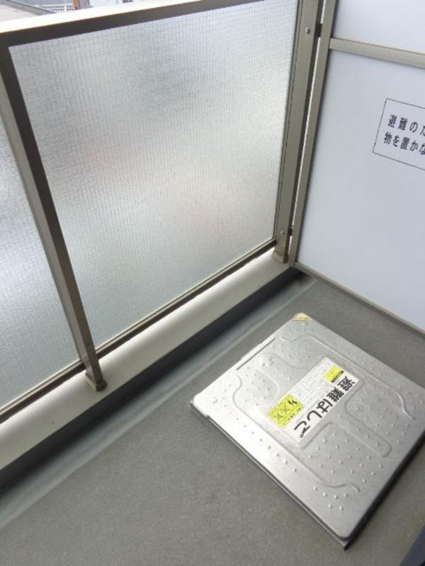 バルコニー(日差しが差し込むバルコニー)