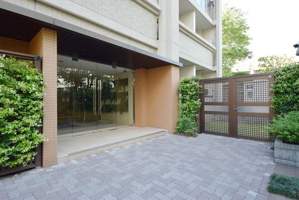 エントランス(緑の多いおしゃれなエントランス)