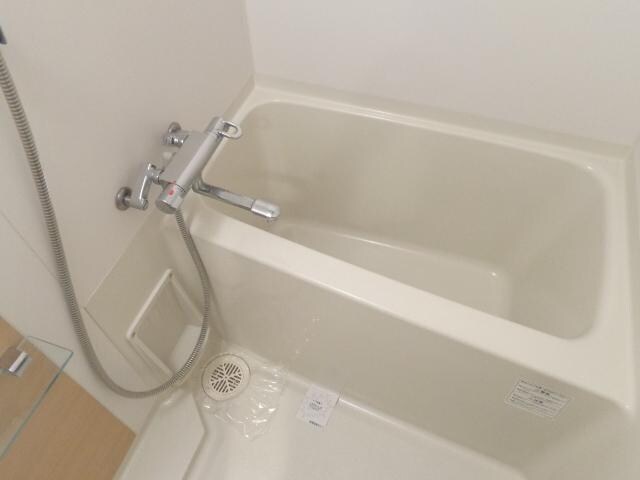 物件内観写真3　(バストイレ別)