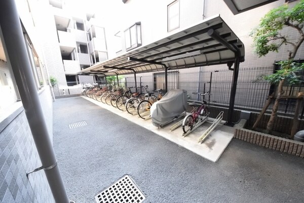 共有部分(敷地内駐輪場完備)