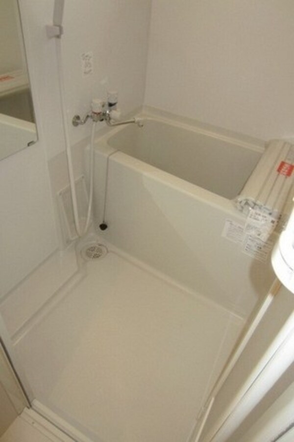 バス／シャワールーム等(綺麗なお風呂で快適ですね。)