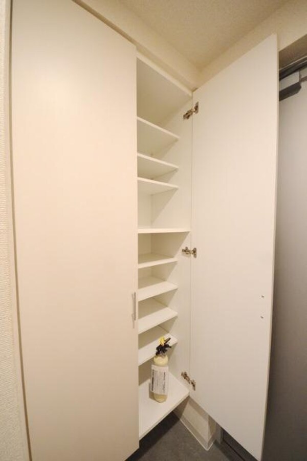 設備(シューズボックス)