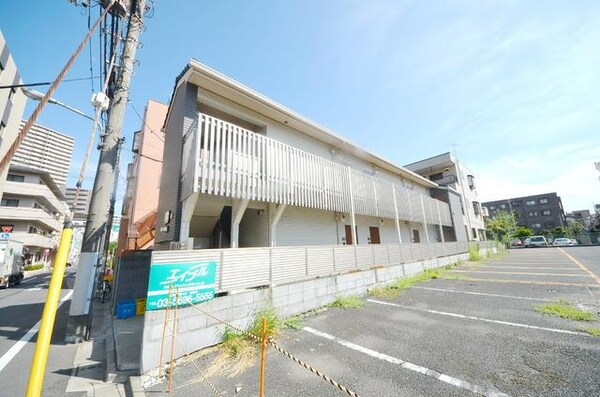 外観(駅徒歩4分にあります)