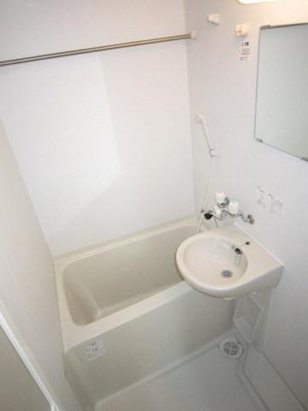 バス／シャワールーム等(浴室換気暖房乾燥機付)