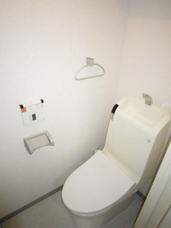 トイレ(温水洗浄機能付トイレ)