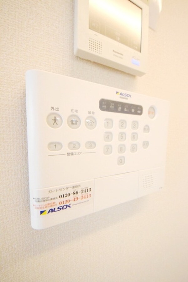 設備(各窓にアルソックのセンサーが付いています)